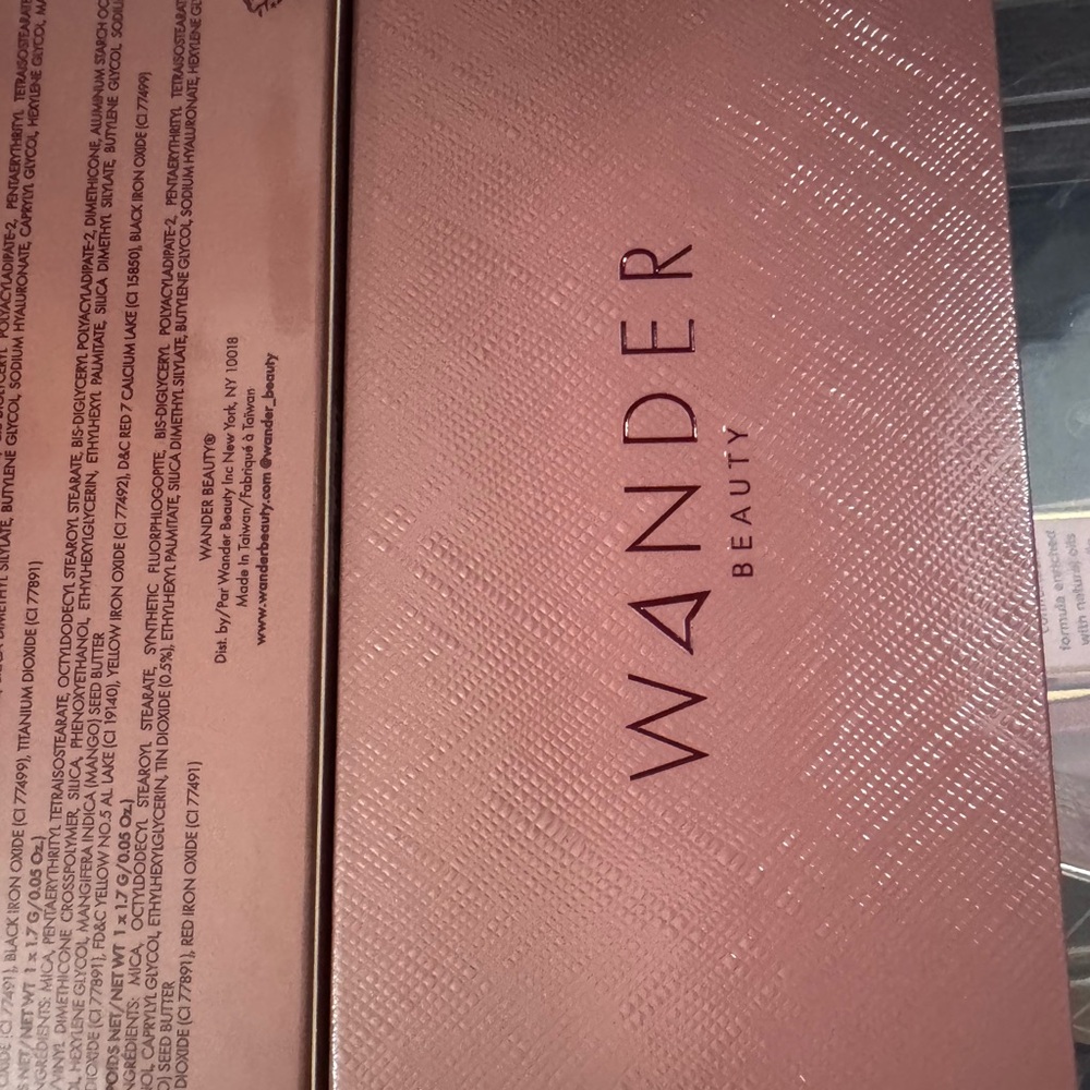 Wander Beauty Rose Gold Eyeshadow Palette